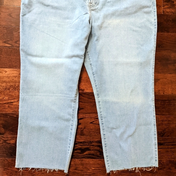 Reitmans new with tags jeans, size 38 - Picture 7 of 11